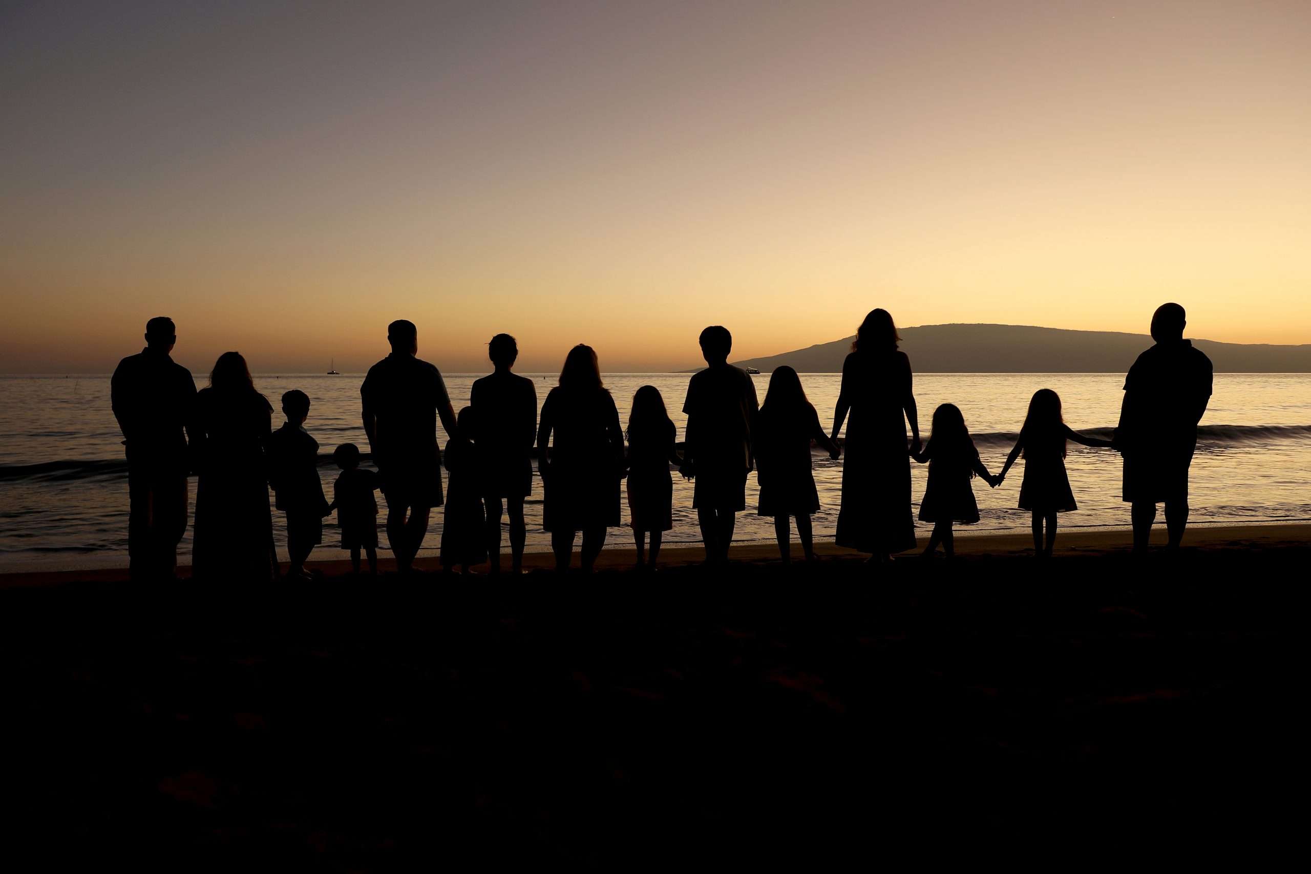Family Group Photos at sunset by Grins 2 Go Maui Photographers